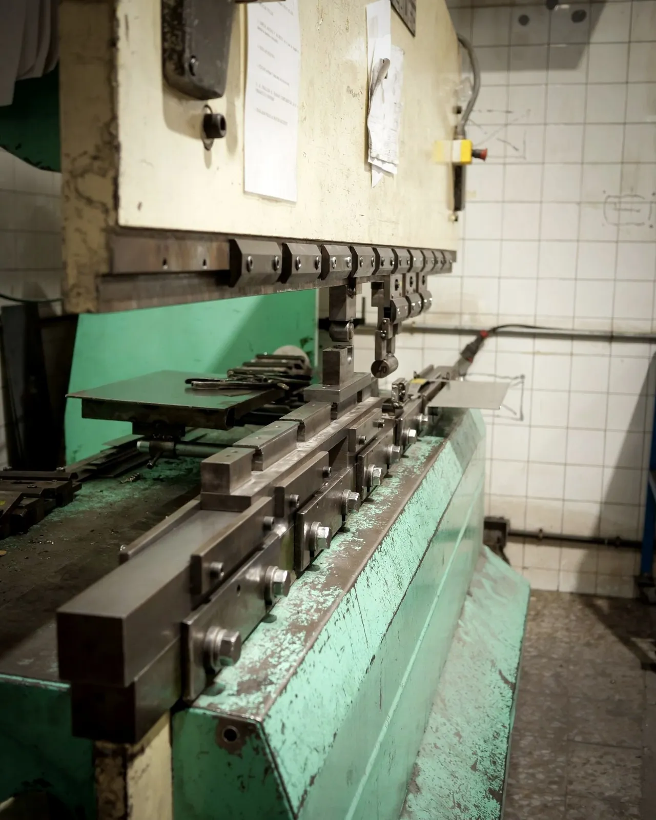 Plegadora con utillaje montado en el taller de IMGAR