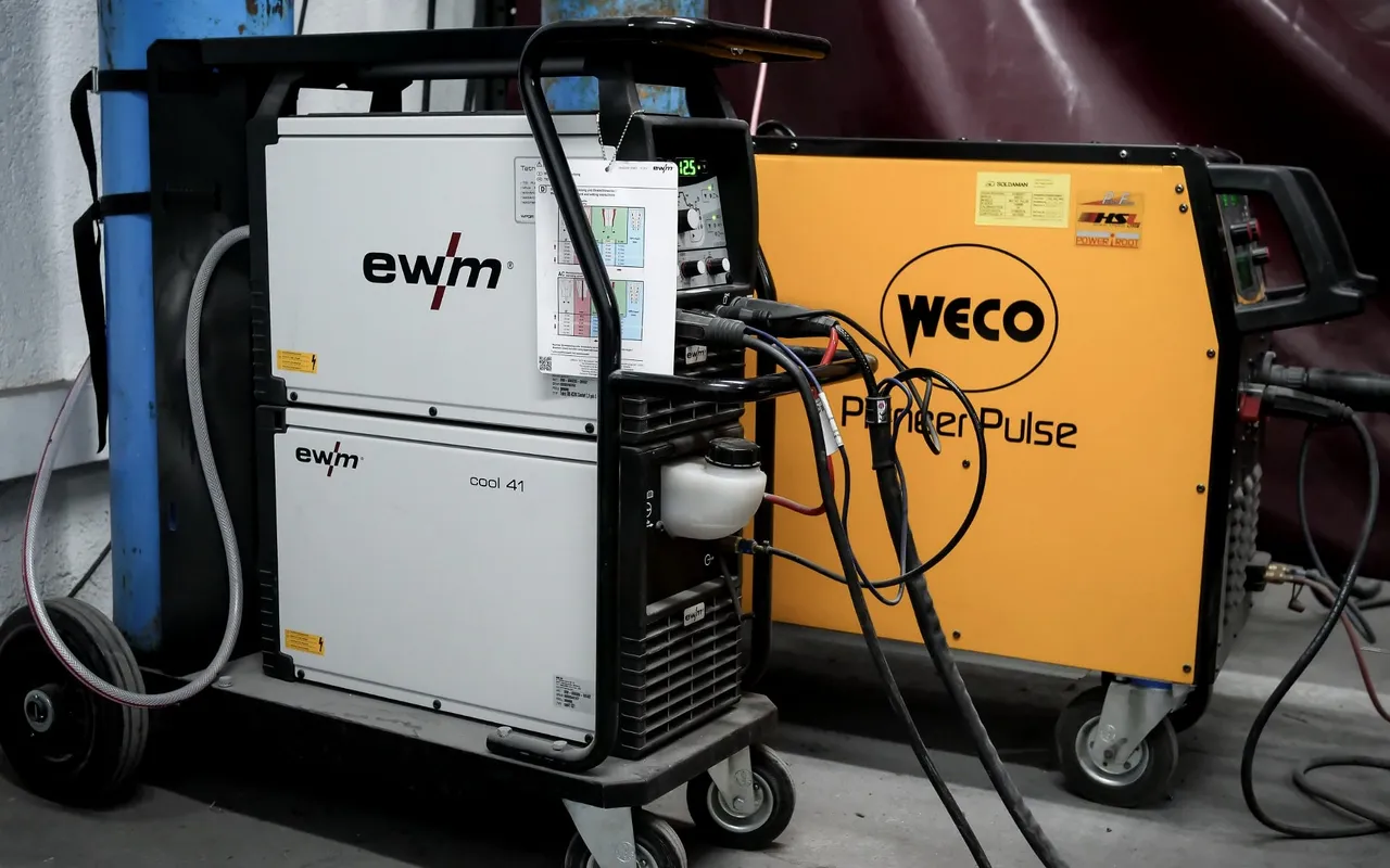 Equipos de soldadura EWM y WECO en el taller de IMGAR